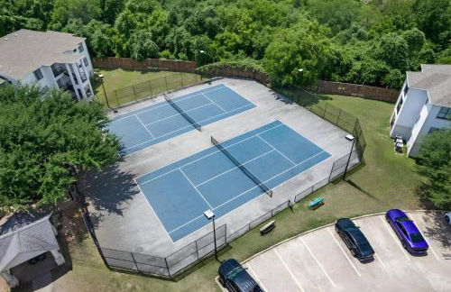 Courts & Pool - Sleeps 12 - Family Oasis - Photo 6