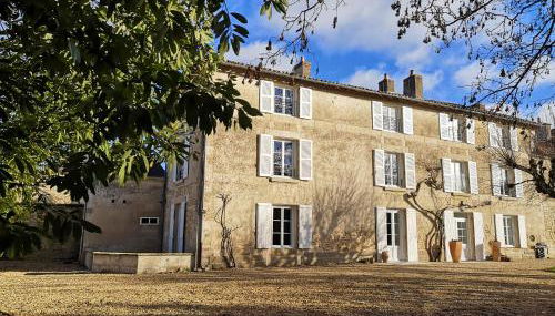 LE REPAIRE DU CLAIN gîte 4 étoiles pour 14 personnes avec piscine proche du Futuroscope - Foto 3