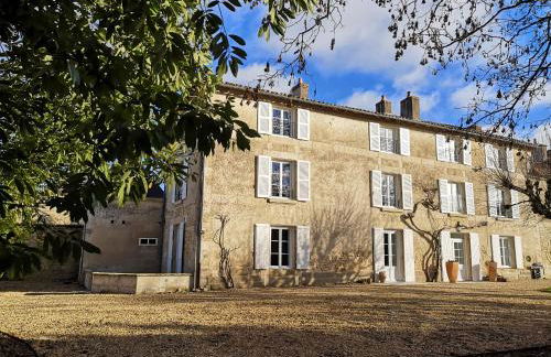LE REPAIRE DU CLAIN gîte 4 étoiles pour 14 personnes avec piscine proche du Futuroscope - Foto 3