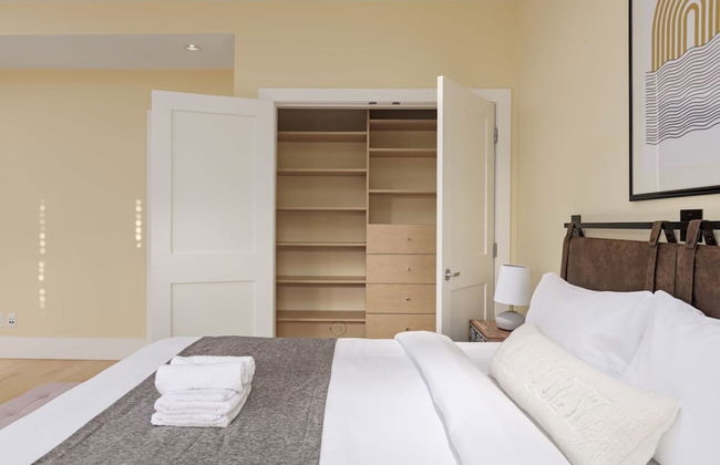 Stunning 3 Bedroom Secondary Suite N Van - Photo 28