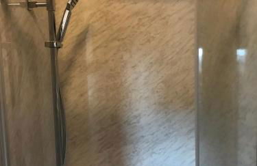 Luxury cosy carriage with electric private hot tub - Photo 7