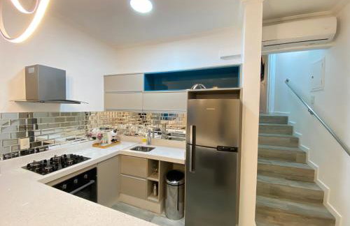 Fabuloso flat 241, Amarílis, Riviera de São Lourenço 3 Piscinas climatizadas carregador veiculo eletrico 2 quartos sendo uma suíte internet 500mb Adega, cozinha equipada completa, serviço de praia fim de semana limpeza trocas de toalhas, - Foto 4