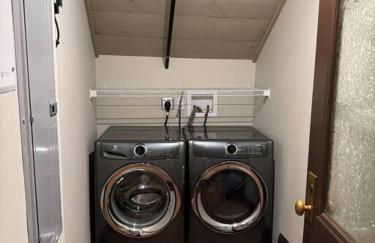 Upscale Industrial Penthouse - Foto 17