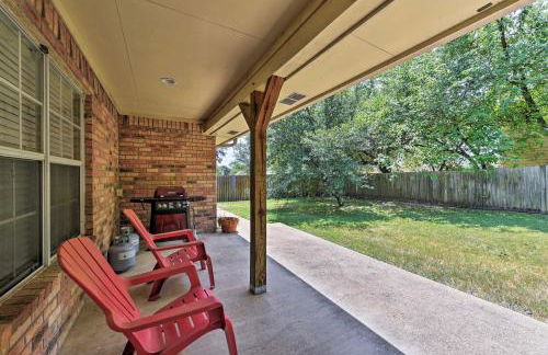 Cozy College Station Home with Patio and Fireplace - Foto 23