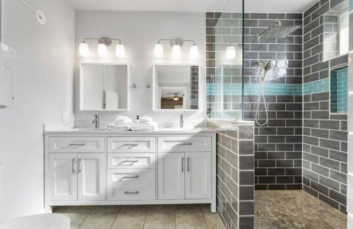 Peaceful Family Retreat Home w Firepit n Grill - Foto 17