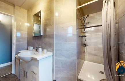 4 Bed Apartment- With Cosy Pub - Food/Drink 10%off - Photo 8