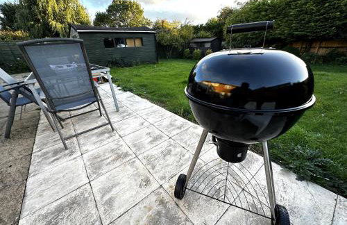 Kennedy Villa - 5 Bedroom House with Hot Tub, WiFi, Free parkings, Close to Bicester Village - Foto 42