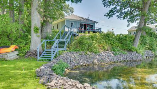 Waterfront Getaway on Sodus Bay Prime Location! - Foto 4