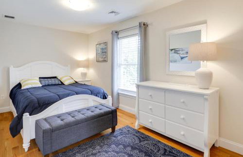 Walk to Pawcatuck River Family-Friendly Home! - Foto 19