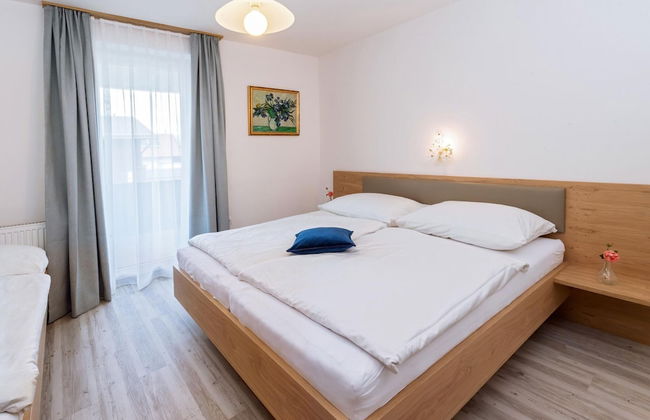 Adults Only Apartment With Pool - Photo 5