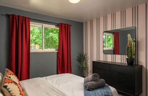 NEW Modern, Luxury Home with Hot Tub, Gym, Sauna, and 12 Minutes to Denver - Foto 48