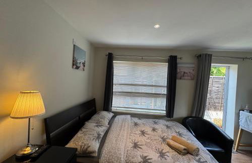 Studio-2 Staines,Heathrow, London-own entrance - Foto 8