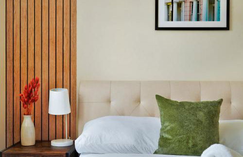 Thames Family Retreat, 2 bed house, Sleeps 6, with Parking and Garden - Foto 5