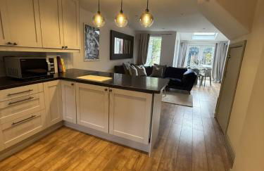 Cosy 4BR house, West Didsbury, bars and restaurants close by, Free Parking, Sleeps 8 - Photo 19