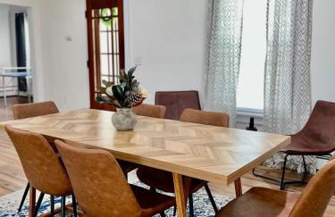 Spacious 4BR home w 2BA, a workspace & king bed! - Foto 69