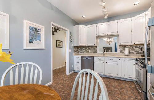 NEW LISTING! Views of Intracoastal Waterway - Sleep 4 - Foto 17