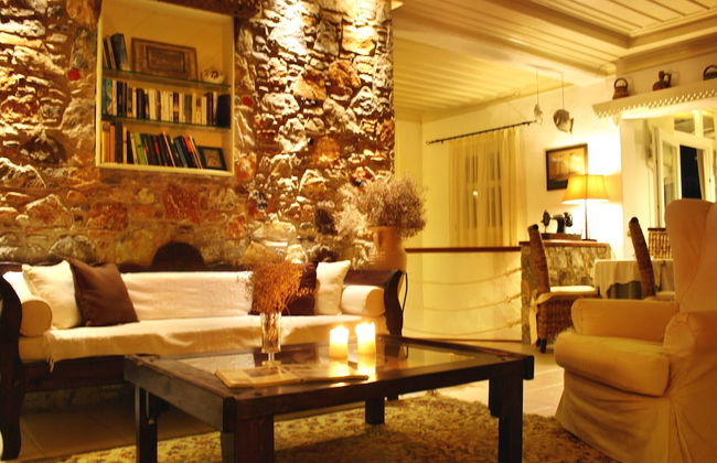 Tholaria Boutique Hotel - Photo 3