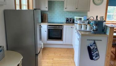 Riverside Cottage with balcony and fishing jetty - Foto 3, stove, dishwasher, pet friendly, toaster