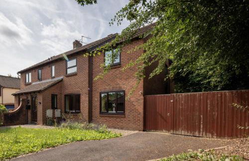 Comfy Chippenham Double Ensuite Home with Large Garden with Parking x 4 - Foto 48