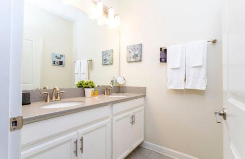 Magnificent 5Bd w/ Pool Close to Disney @Storey Lake 4800 - Foto 24