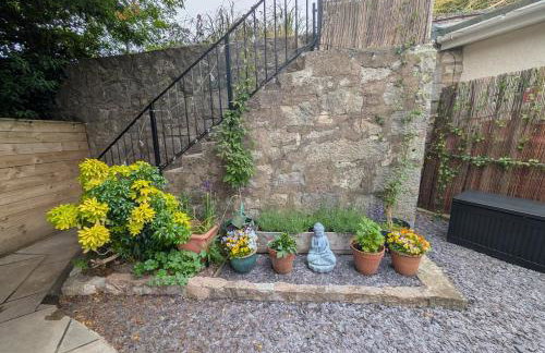 Private, Modern and Detached Garden Apartment - Photo 7