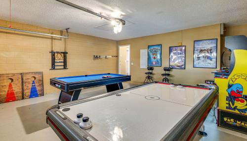 Family Oasis with Game Room and Pool in Davenport! - Foto 2
