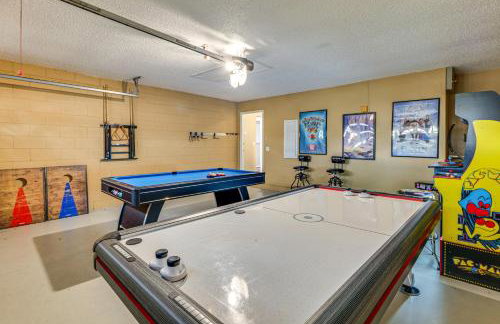 Family Oasis with Game Room and Pool in Davenport! - Foto 2