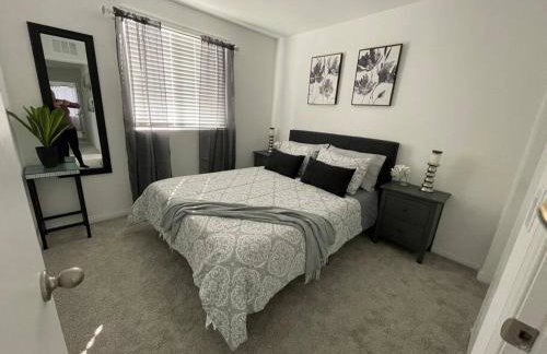 New,and Modern Home close to the strip - Foto 4