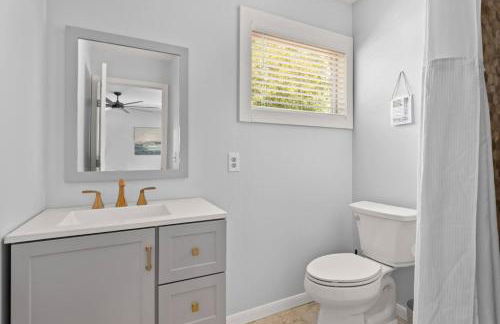 5BR 3.5BA Waterfront Boat, Dock and Kayaks, Lake McQueeney by Austin Vacay - Foto 43