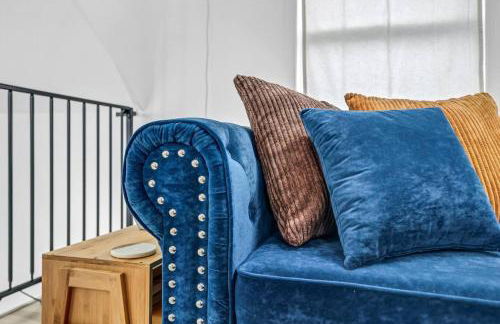 Stylish And Roomy Full House Dtwn - Photo 29