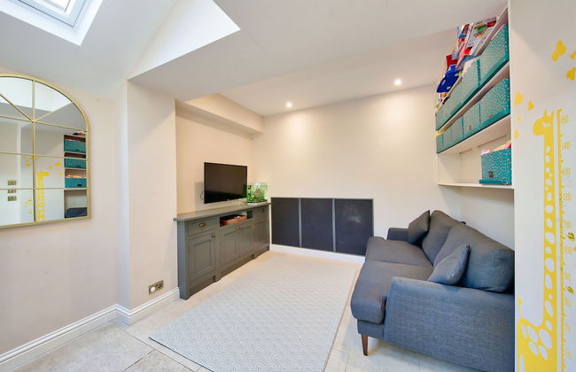 House - Sleeps 8 - Garden - Children's Play Area - Foto 15