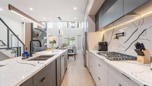 Luxurious Newly Built 5 BR 6 Bath Home w/ Rooftop - Foto 4, Other