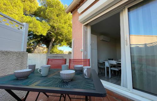 Appartement 2 pièces avec climatisation, terrasse et parking près des plages - FR-1-338-546 - Photo 2