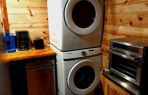 The Windstorm Cabin - Pet-friendly & a 2-person Jacuzzi hot tub! - Foto 12