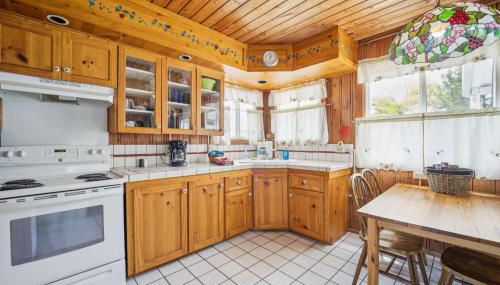 Sunnyside 3BR 1BA Relaxing Lakefront Retreat - Foto 4