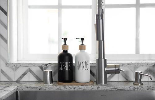 Coastal Home Near UCSB & Airport, Hot Tub, King Beds, Fast Wifi, Sleeps 6 - Foto 12