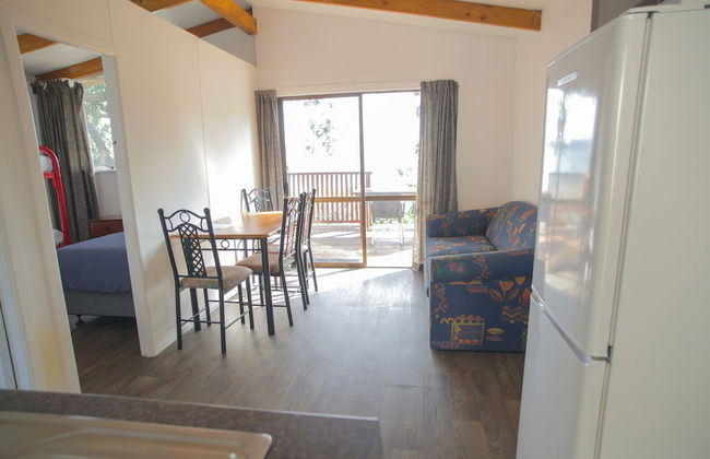 Oamaru Bay Tourist Park - Photo 11