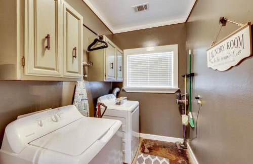 On-Site Creek and Spacious Yard Family Gem in Royal - Foto 24