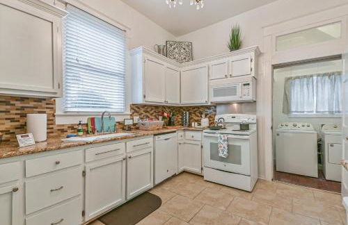 3 Unit Historic Charmer near Beach, Pier, Dining - Foto 12