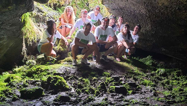 Grupo desfrutando de Algar do Carvão