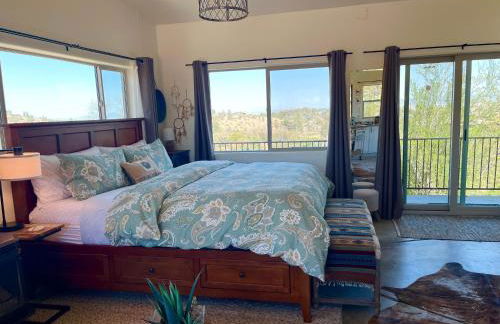 Eagles Nest Casita Luxury king memory foam bed feather pillows & duvet Amazing views, private balcony, Great location & Dog friendly - Foto 11