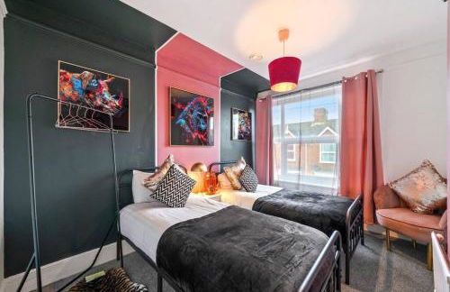 Spacious 5-Bed Canterbury Retreat - Sleeps 14 - 4 Baths - Foto 3