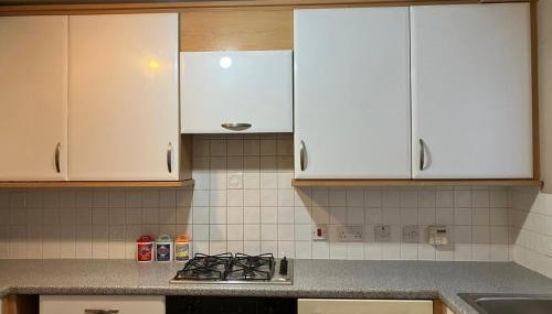 Spacious Home in Walsall with Parking & Garden - Foto 3, stove