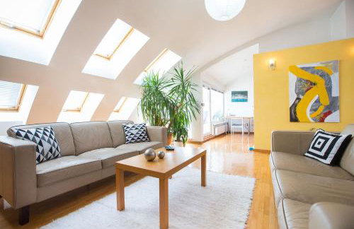 Penthouse apartment with private parking - Photo 2