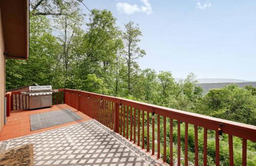Stunning Mountain Views w Deck & Grill on 5 Acres! - Foto 41