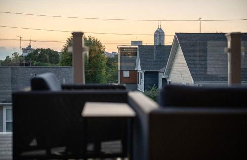 3 bed 3 bath Modern Luxury Home with Hot Tub and Rooftop Patio - Foto 73