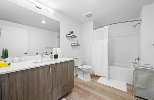 Comfy 1BD1BA Riverside Apt W QueenBdLaundryTV - Foto 24