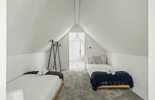 Rooftop Deck, DT City Views, Modern Eastside Oasis - Foto 20