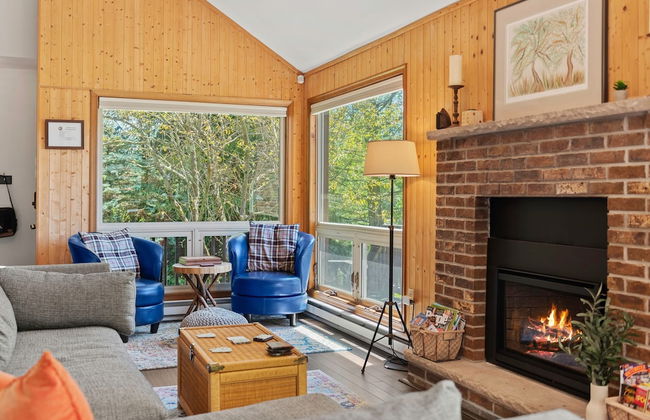 Waterside Haven by Avantstay Lakefront Hot Tub Game Room Fire Pit - Photo 5