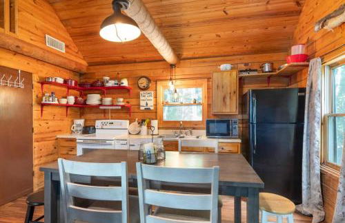 Table Rock Lake Cabin - The Cedars #1 with Lake Access Hot Tub Outdoor Pool - Foto 19